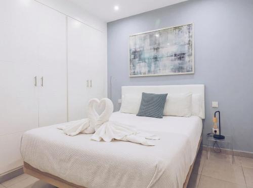 Stylish 1BR City Apartment with Stunning Rooftop Terrace