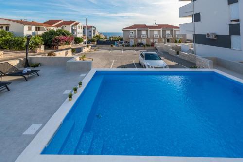 Pool Apartments Banta B