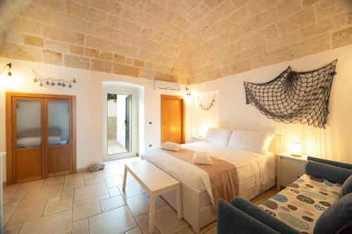 a bedroom with a bed and a couch at Le Contrade via Roma in Monopoli