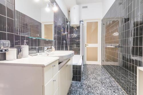 City Stay - Spacious and bright apartment, elegant area