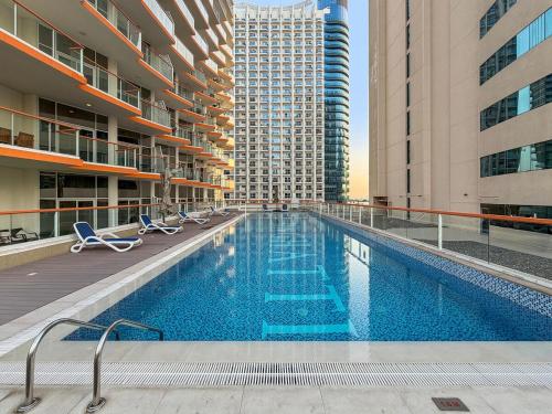 FIRST CLASS Studio Canal & Burj Khalifa View