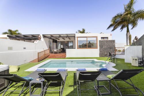 Sea Breeze Callao by Escape Home