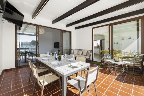 Sea Breeze Callao by Escape Home