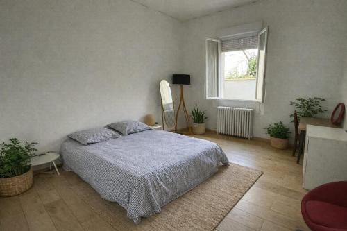 Grande Chambre avec parking possible en supplément, BORDEAUX BASTIDE