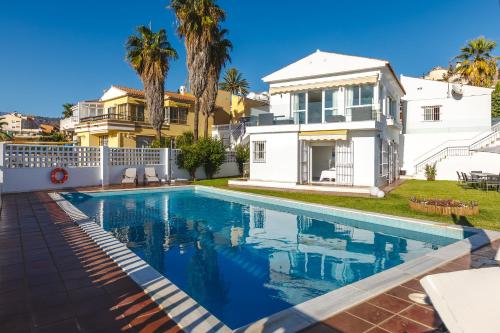 Villa Lucía with pool and see view