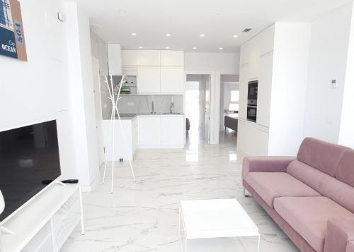 SKOL 645. Exclusive Three Bedrooms Apartment with Sea Views