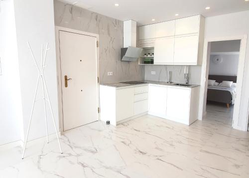 SKOL 645. Exclusive Three Bedrooms Apartment with Sea Views