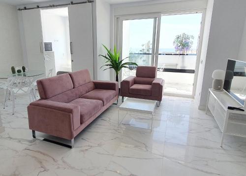 SKOL 645. Exclusive Three Bedrooms Apartment with Sea Views