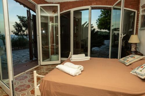 a room with a table with white towels on it at Villa Ciacia in Cervo