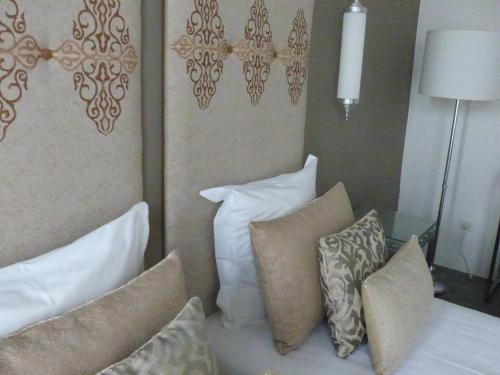 Riad Tchinaにあるベッド