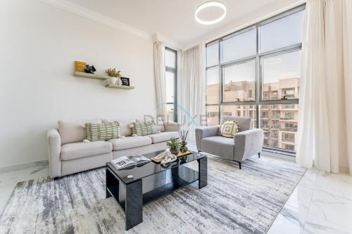 Cozy 1BR Getaway, Short Drive to Al Barari Nature Escapes and IMG Worlds of Adventure, ARAS Residence, Majan by Deluxe Holiday Homes