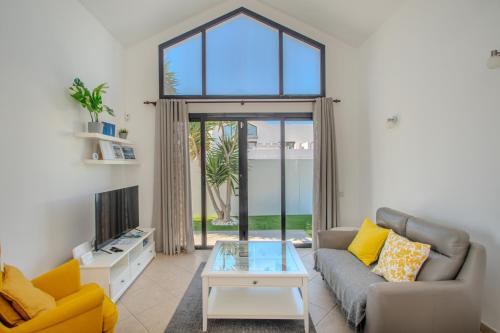 VILLA ORCADES CLOSE TO TOWN CENTER POOL & A/C