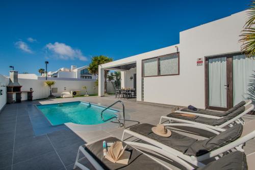 VILLA ORCADES CLOSE TO TOWN CENTER POOL & A/C
