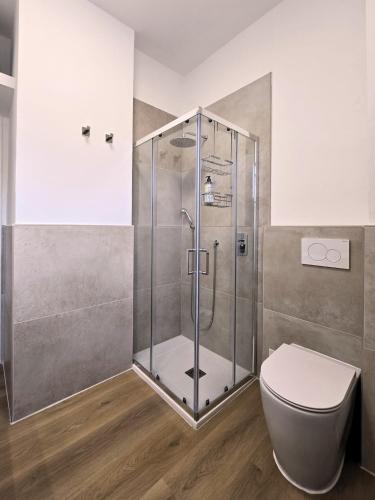 YR Apartments - Ca' Granda - 1 Min Walk to Metro