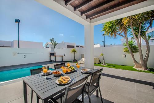 VILLA ORCADES CLOSE TO TOWN CENTER POOL & A/C