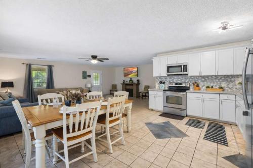a kitchen and living room with a table and chairs at Rough River Lake Hideaway Your Lakeside Escape in Fentress McMahan