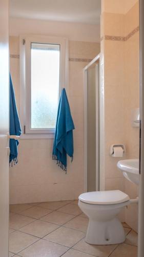 a bathroom with a toilet and a window at Holiday Park Spiaggia e Mare in Porto Garibaldi