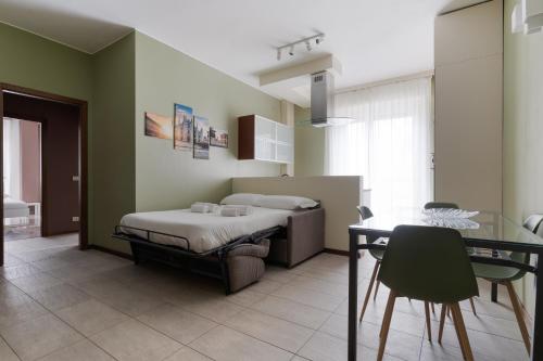 GuestHost - Porta Romana Balcony Flat