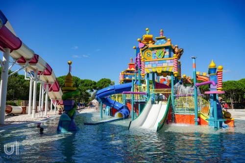 a water amusement park with a water slide at Luxury Caravan at Union Lido in Cavallino-Treporti