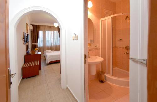 a bathroom with a toilet and a sink and a shower at Hotel Eylül in Erdemli