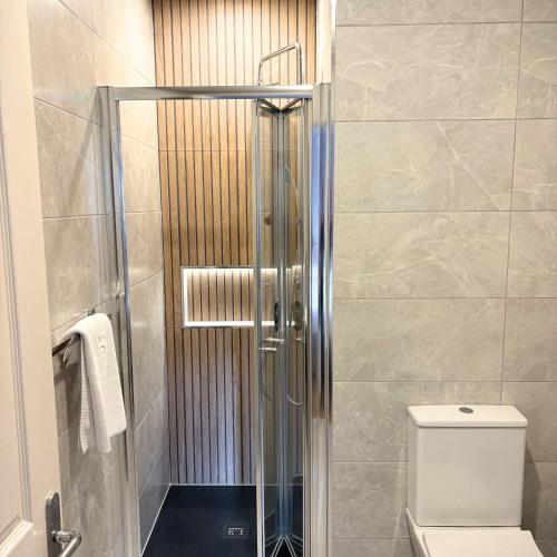 a shower stall in a bathroom with a toilet at Spacious 2 bedroom apartment in Killarney in Killarney