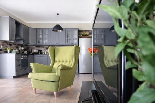 Acropolis Area Large 3BR 2BA Apartment