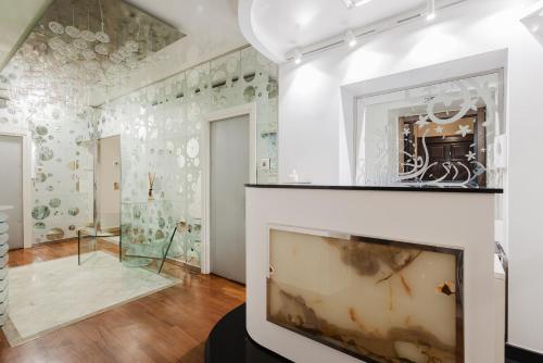 a living room with a tv and a wall with graffiti at Hotel Trecento in Rome