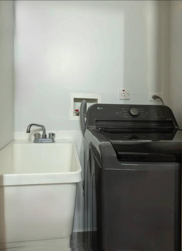 Foto de la galeria de Luxury suites 2 a Kingston