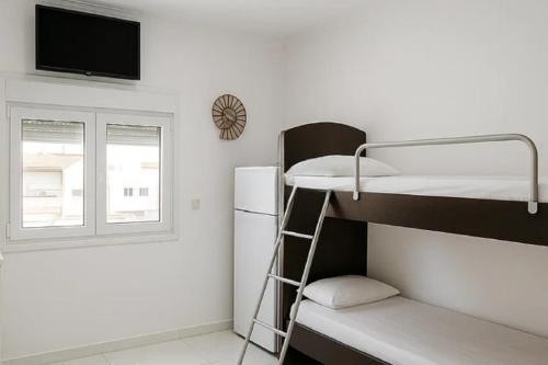 Sunny Stay Apartment near the Beach