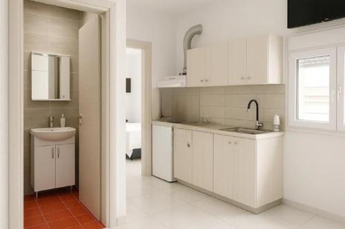 Sunny Stay Apartment near the Beach