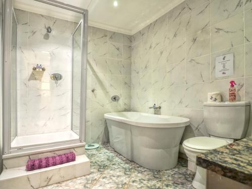 Ett badrum på Villa Majestic for Exclusive Accommodation