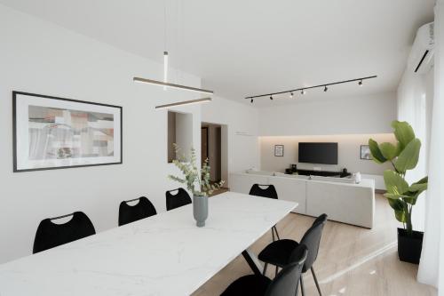 Luxury & Spacious Penthouse In Athens with Terrace