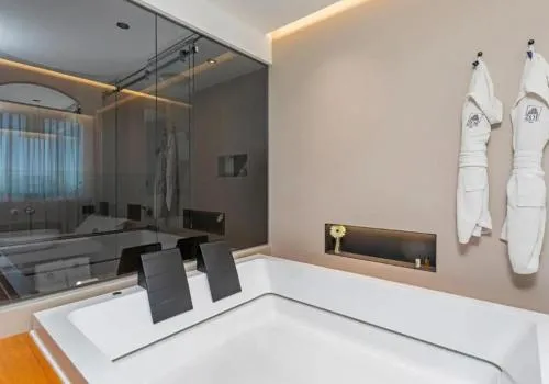 ZOE LUXURY SUITES photo 32