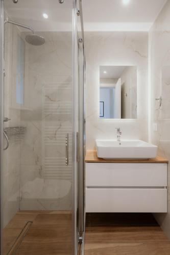 Luxury & Spacious Penthouse In Athens with Terrace