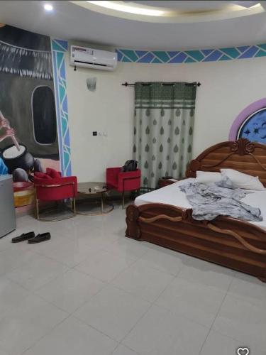 En eller flere senge i et værelse på Faso Wakat