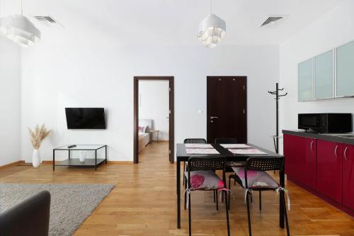 plac Na Groblach 5 by Homeprime