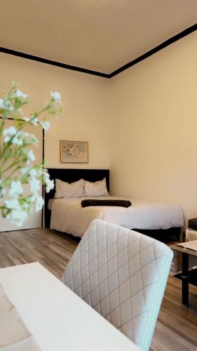 Easy Access to Center, Near AKH 2BR Apt w WIFI, For long term
