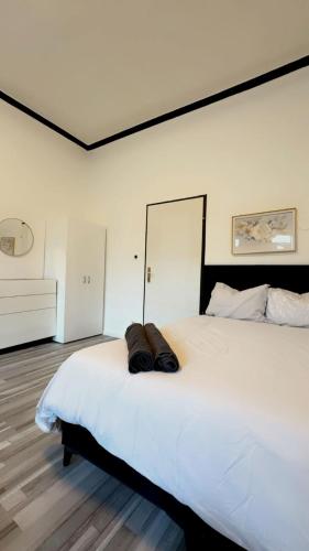 Easy Access to Center, Near AKH 2BR Apt w WIFI, For long term