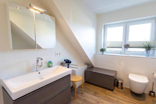 a bathroom with a sink and a toilet at Doppelhaushälfte Op de Geest in Böhl