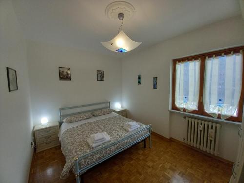 a bedroom with a bed and a large window at Sam's Getaway in Lurisia