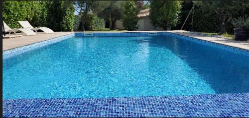 Villa Ludea - villa détente, spacieuse, grande piscine, climatisation entre mer et vignes