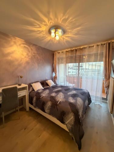 Bel appartement climatisé et spacieux de 100m2 au 3e étage avec ascenseur -A 5mn à pied du parc des expositions congrès de Dijon et ENG et 10mn du centre ville place Parking devant l'immeuble