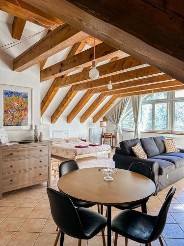 a living room with a table and a couch at Le Mansarde di Siberia in Craveggia