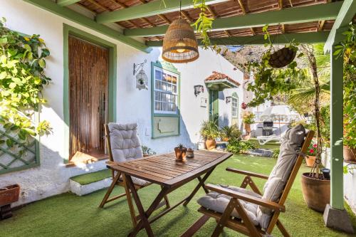 Home2Book Charming Garden House & BBQ