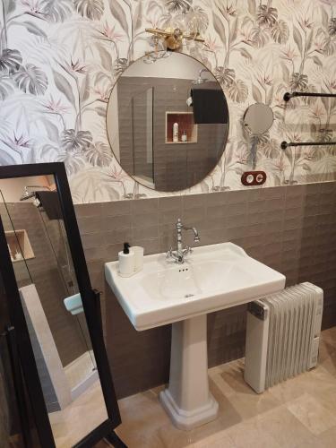 a bathroom with a sink and a mirror at Suite Duquesa de Parcent in Ronda