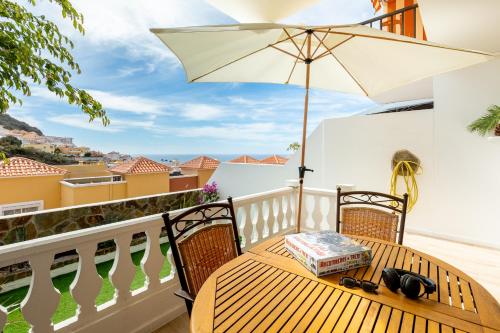 Amazing house in Roque del Conde C-10