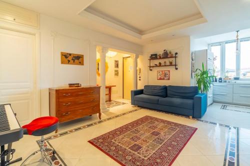 AureaLiving - Historic Trastevere Apartment with Terrace