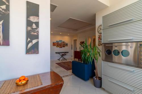 AureaLiving - Historic Trastevere Apartment with Terrace