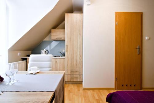 a room with a staircase with a table and a chair at LC pokoje & apartamenty in Pobierowo