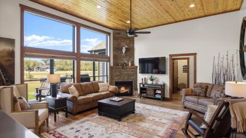 a living room filled with furniture and a fireplace at Paradise View in Red Lodge